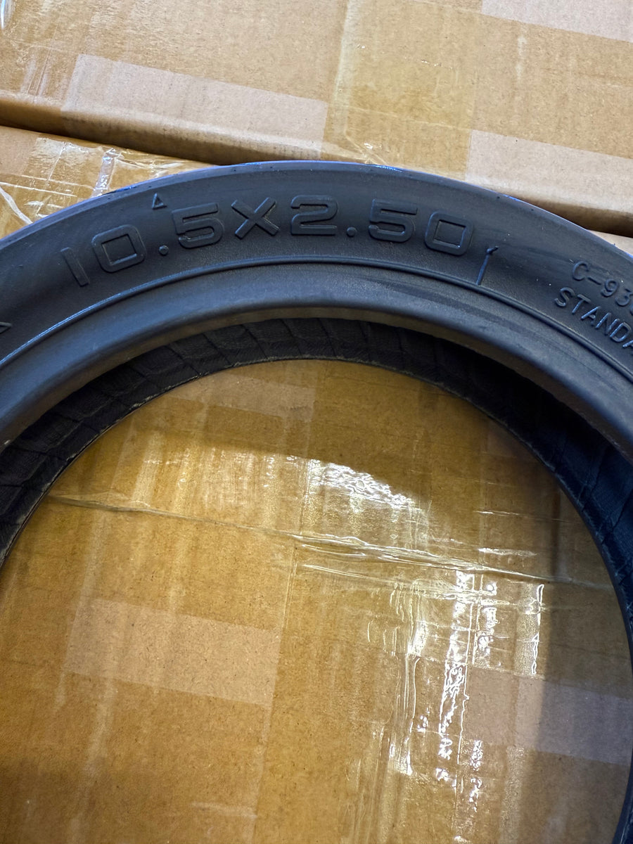 10.5x2.50 Tubeless Tire - CST – Alien Rides